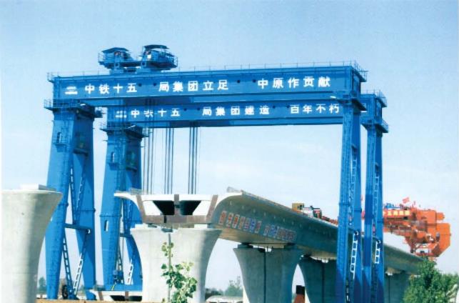 吊鉤雙主梁工程門式起（qǐ）重機