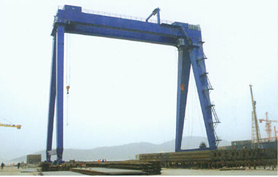 造船門式起（qǐ）重機